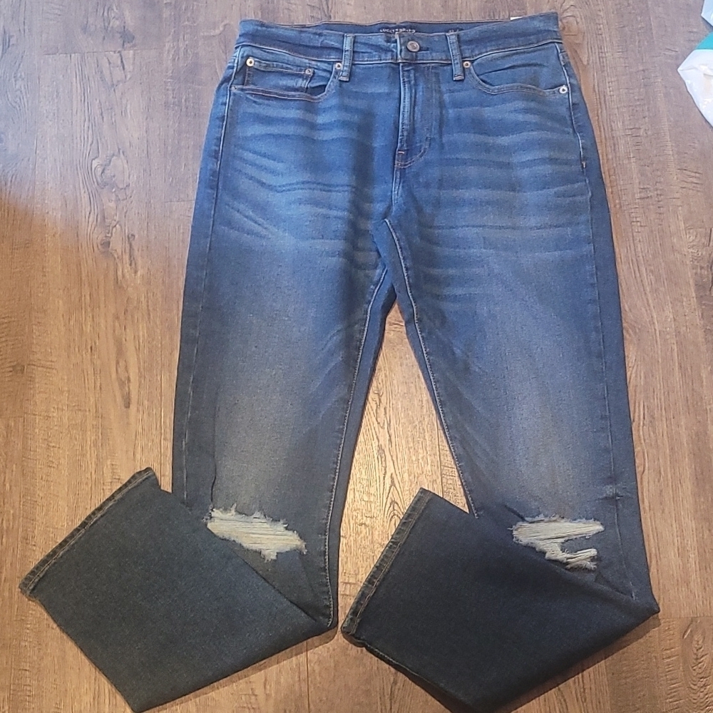 Lucky Brand 410 men's athletic slim sixe 31x32 jeans. New with tags